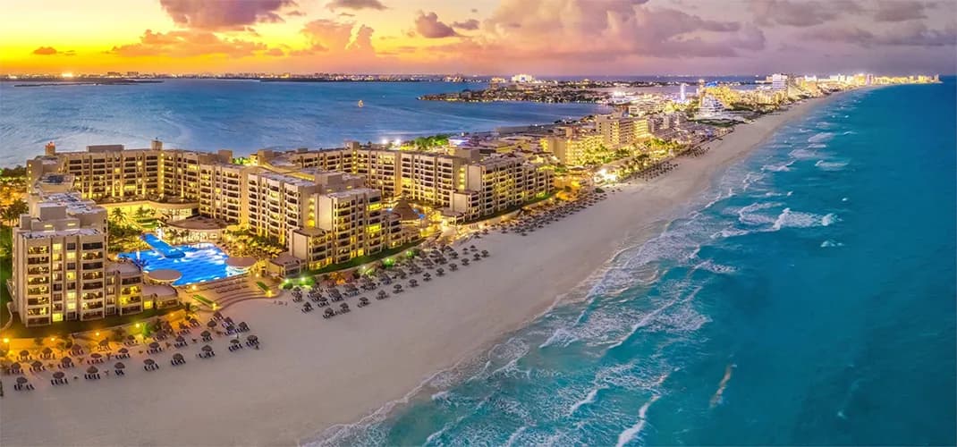 Cancún by Night, Mexico