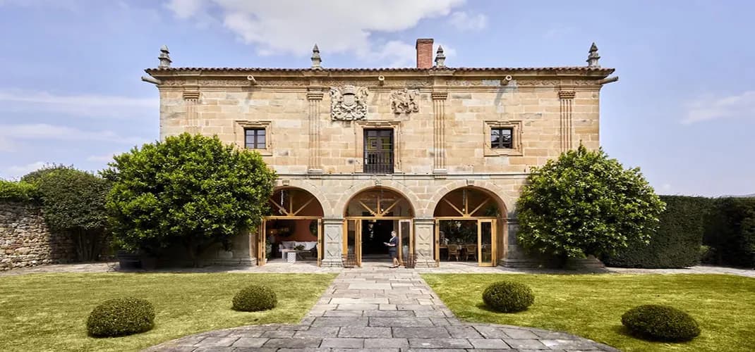 Helguera Palacio Boutique Antique, Las Presillas, Spain